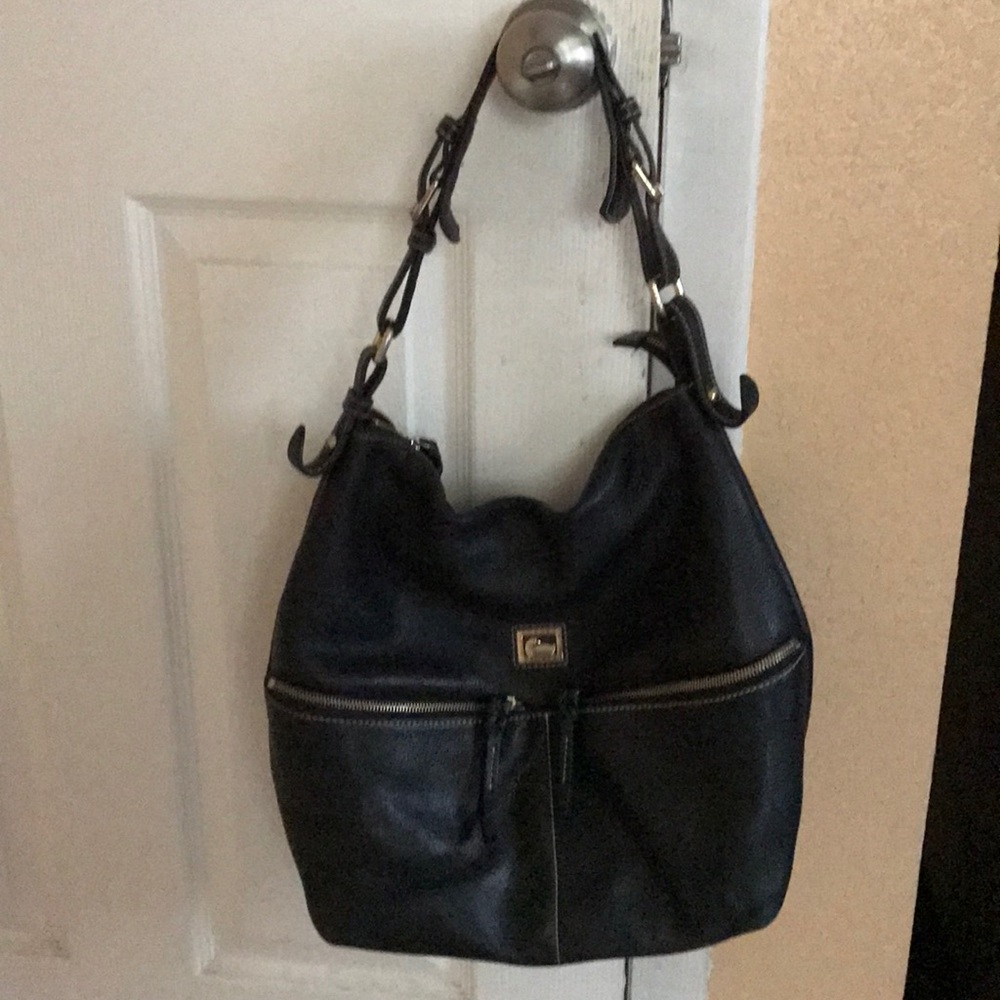 Pre owned Dooney and Bourke purse.